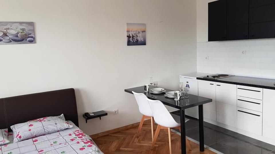 Central View Apartment 스코페 외부 사진